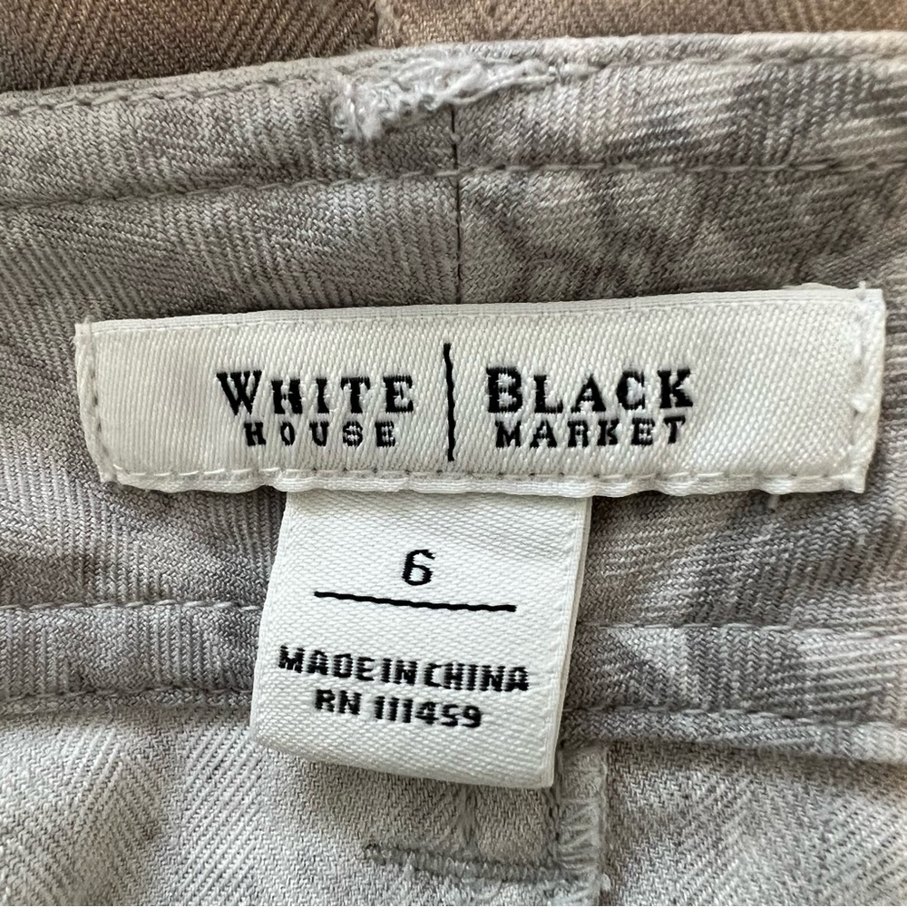 White House Black Market -Gray Floral Mini Skirt 
Size 6 —100% Silk - Picture 4 of 5
